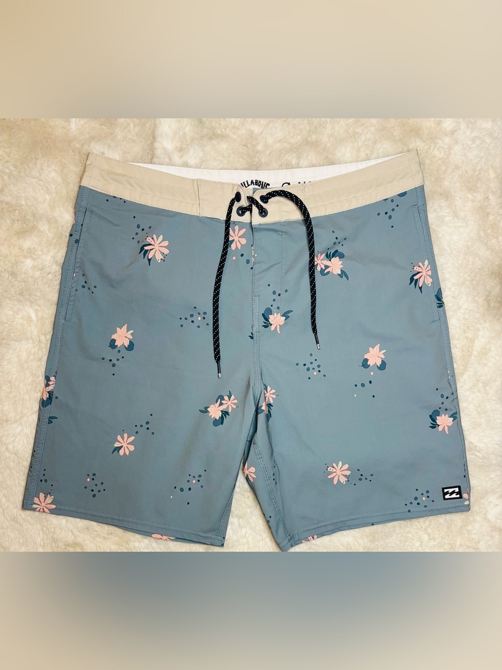 Billabong Sundays Layback 17" Trunks in Heather Gray Floral Print Size: 32